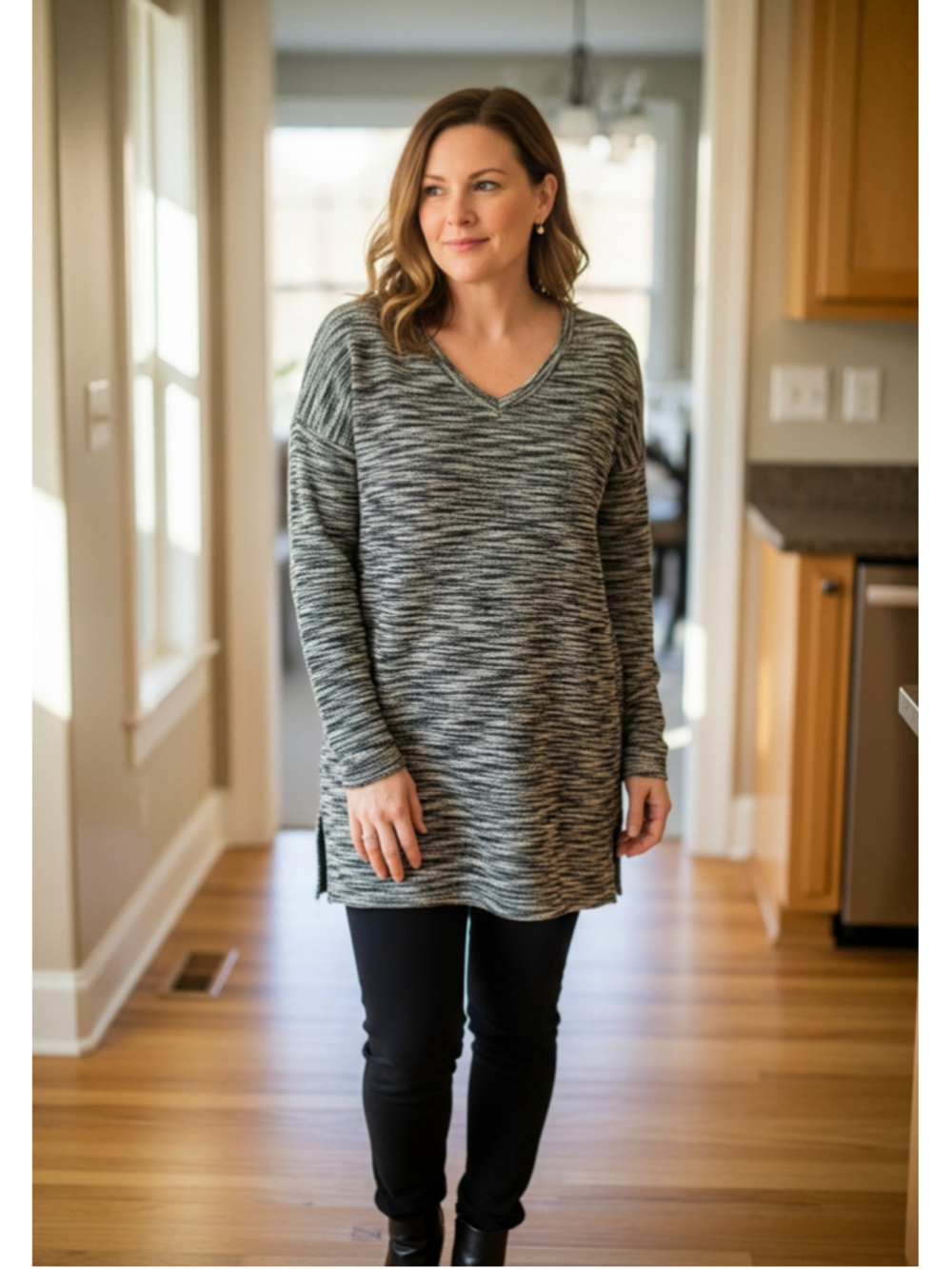 Ellen Tracy Tunic Sweater Medium Marled Black White Cotton Knit V-Neck Cozy